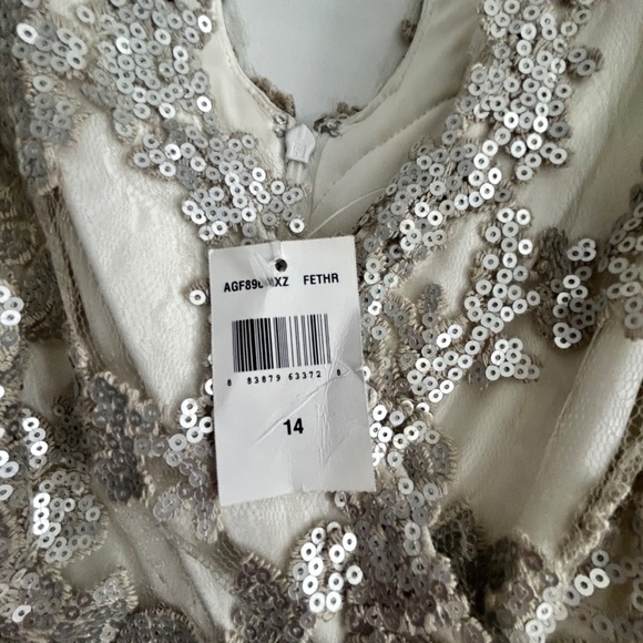 White and ivory - Picture 4 of 4